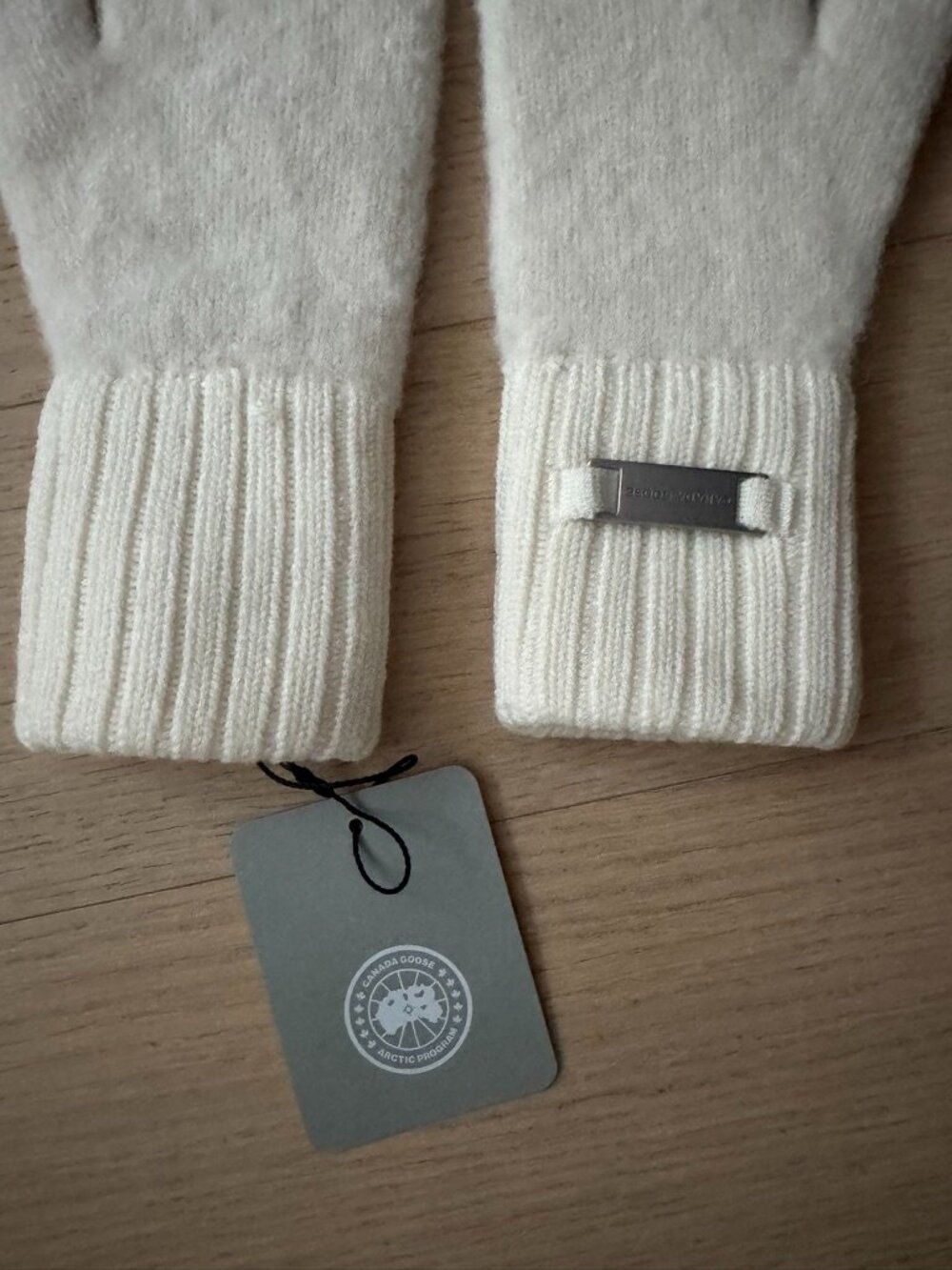 Canada Goose Alpaca Mittens - Picture 4 of 7